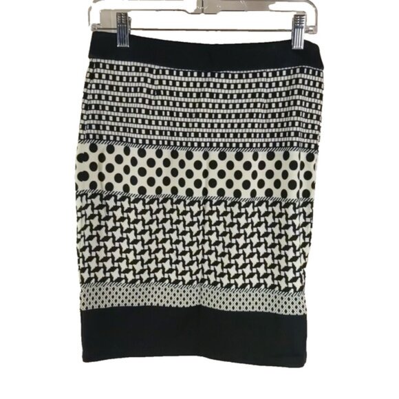 Dresses & Skirts - Cato Women's Skirt Size Small Black White Geometric Print Short Knee High